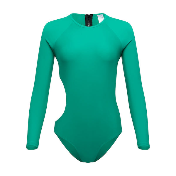 
            
                Load image into Gallery viewer, Long sleeves rashguard in emerald green. Circular cutout at right side of torso. Zipper with pulley at back.
            
        